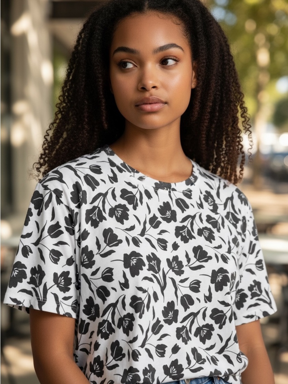 Old Navy Black and White Floral Scoop Neck Tee - Picture 3 of 4